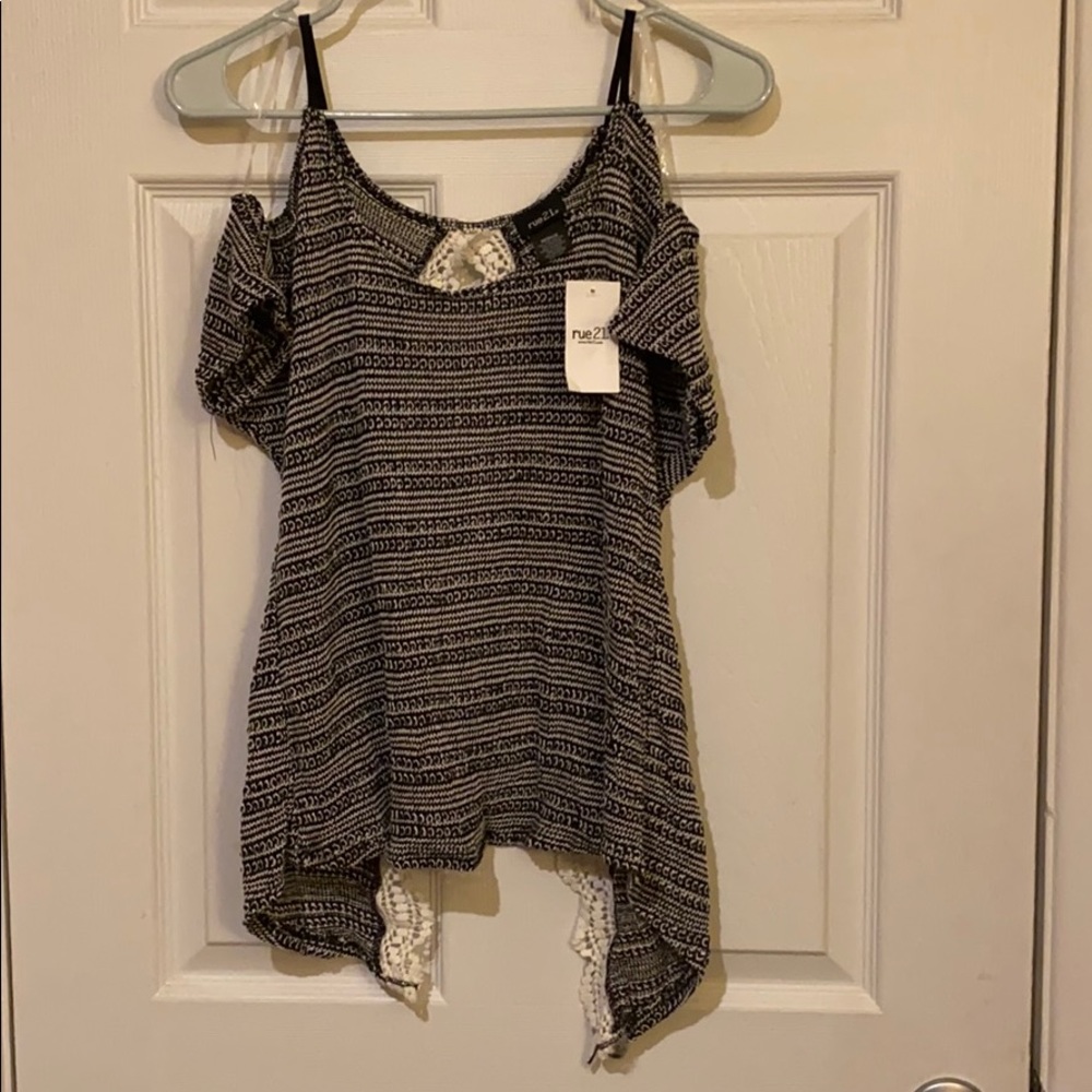 On the shoulder / open shoulder backless top